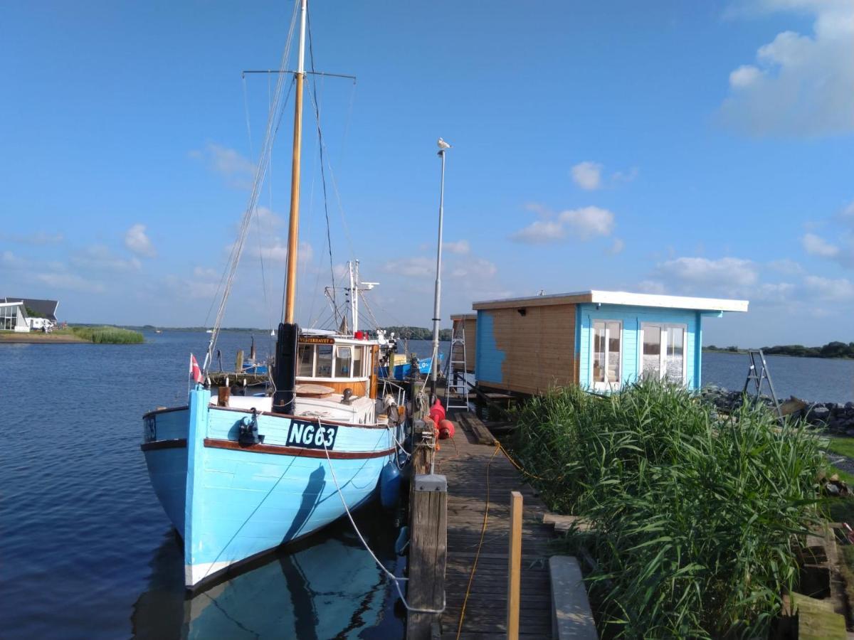 Waterhuisjes Op De Pier Van Lauwersmeerplezier! Lauwersoog Exterior foto
